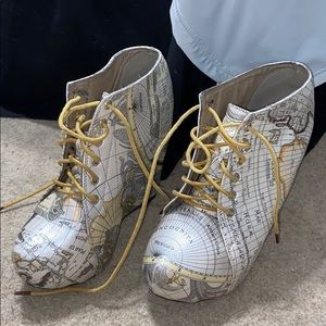 Map shoes